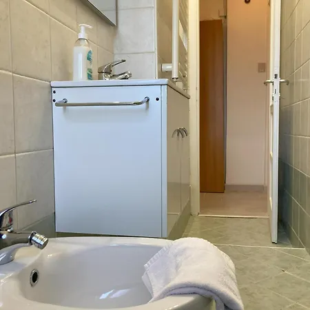 Flower Blooms Apartment *